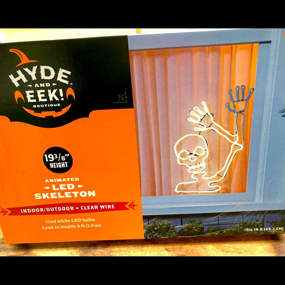 LED waving skeleton. Very hard to find.Sold out in stores and online.